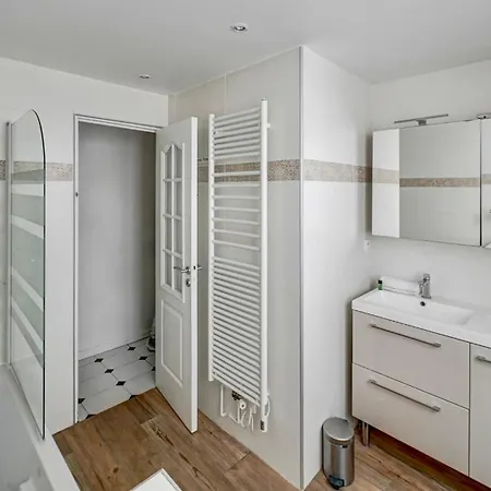 1597 - Spacious Flat In Olympic Games 2024